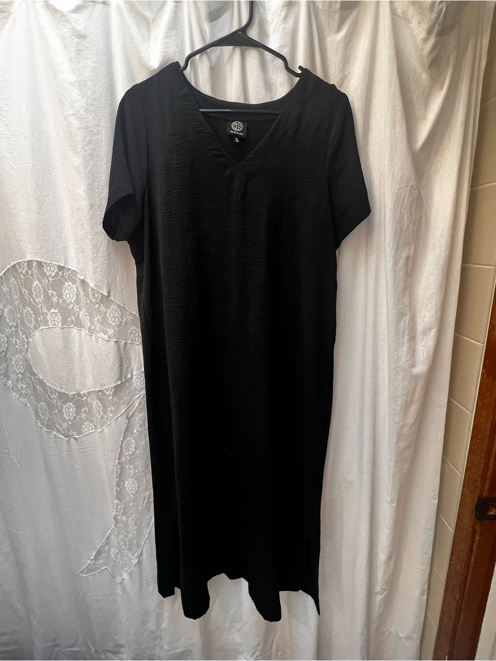 bobeau Black Short Sleeve V-Neck Maxi Dress